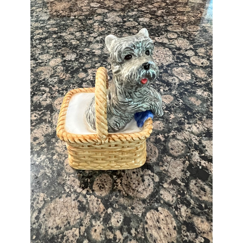 Wizard of Oz Toto in Basket Salt and Pepper Shakers Enesco 2000 783919